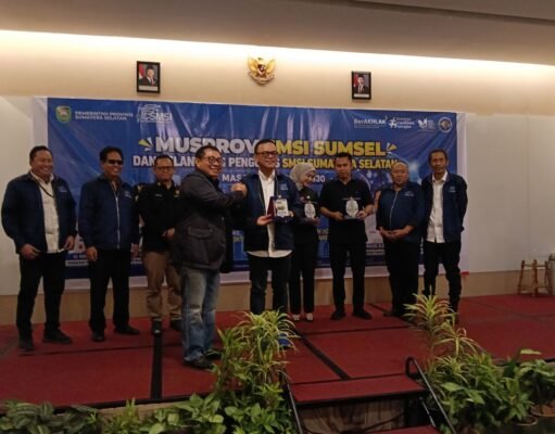 Musprov SMSI Sumsel Dr. H. Joncik Muhammad Raih Penghargaan Tertinggi