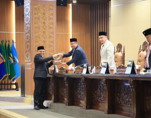 Wagub Cik Ujang Dengarkan Pandangan Umum Fraksi DPRD Sumsel terhadap Raperda APBD 2027