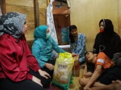 Pemkot Palembang Salurkan Bantuan Kursi Roda dan Sembako Lewat Program Palembang Peduli di Seberang Ulu I
