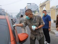 Cegah Dampak Buruk Kualitas Udara, Pemkot Palembang Bagikan 15.000 Masker di Persimpangan Jalan