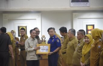 Dinas Damkarmat dan 9 OPD Terbaik Diganjar Penghargaan, Wali Kota Ratu Dewa: Jangan Tunda Kerja, Jangan Persulit Warga